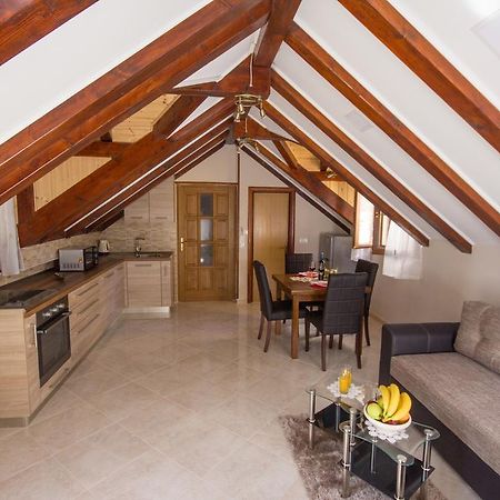 Apartment Niko Kastel Stari Kaštela Δωμάτιο φωτογραφία