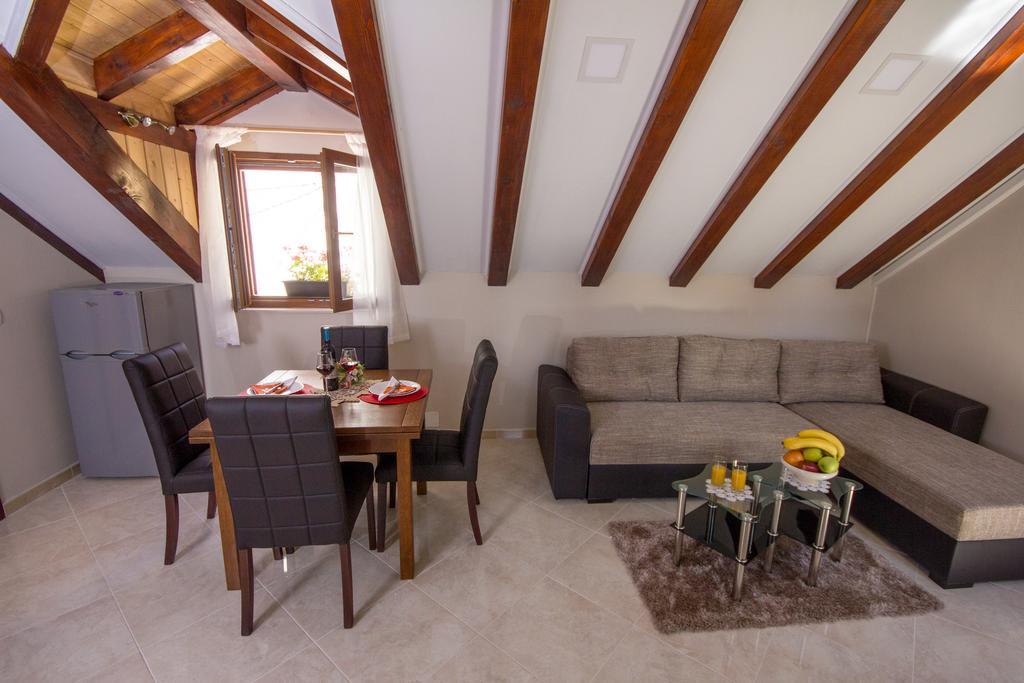 Apartment Niko Kastel Stari Kaštela Δωμάτιο φωτογραφία