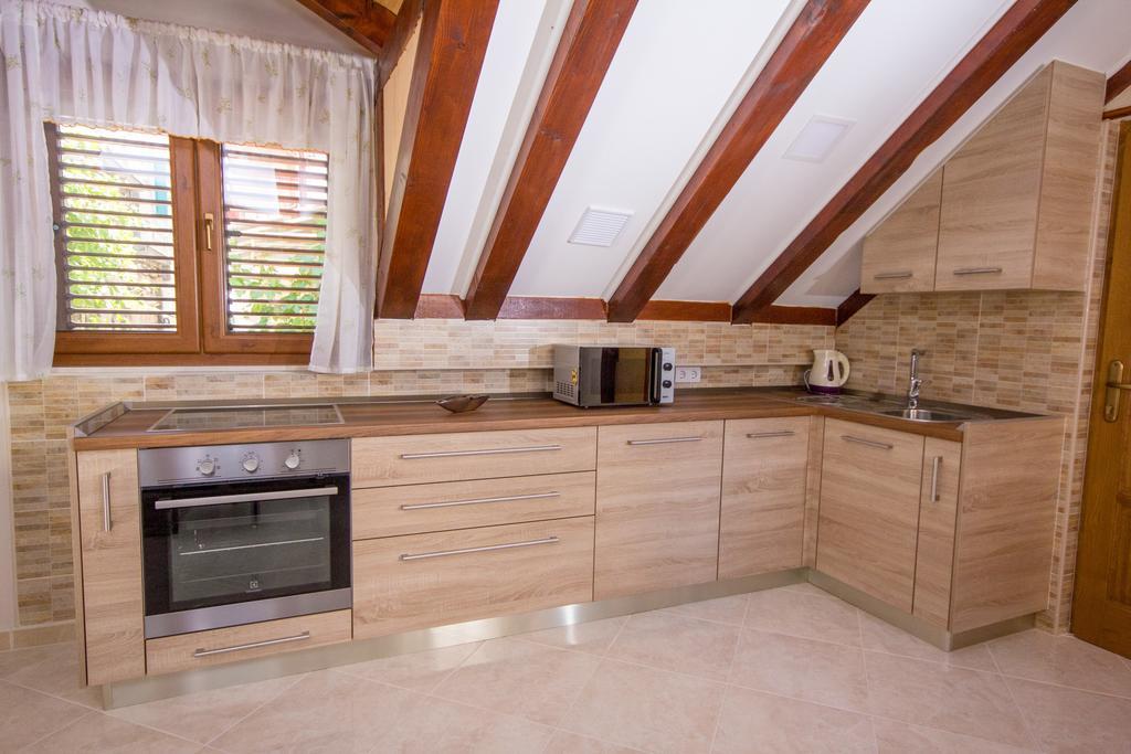 Apartment Niko Kastel Stari Kaštela Δωμάτιο φωτογραφία
