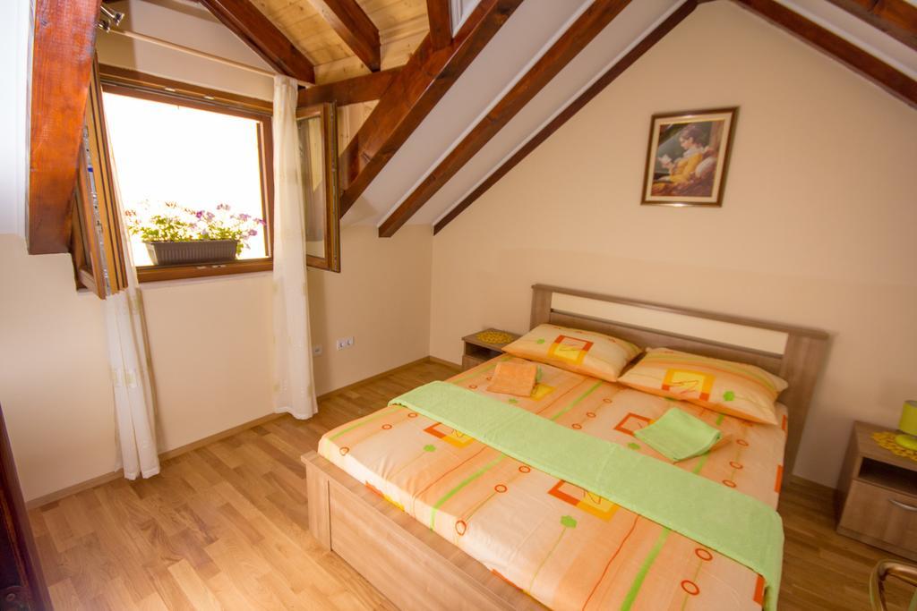 Apartment Niko Kastel Stari Kaštela Δωμάτιο φωτογραφία