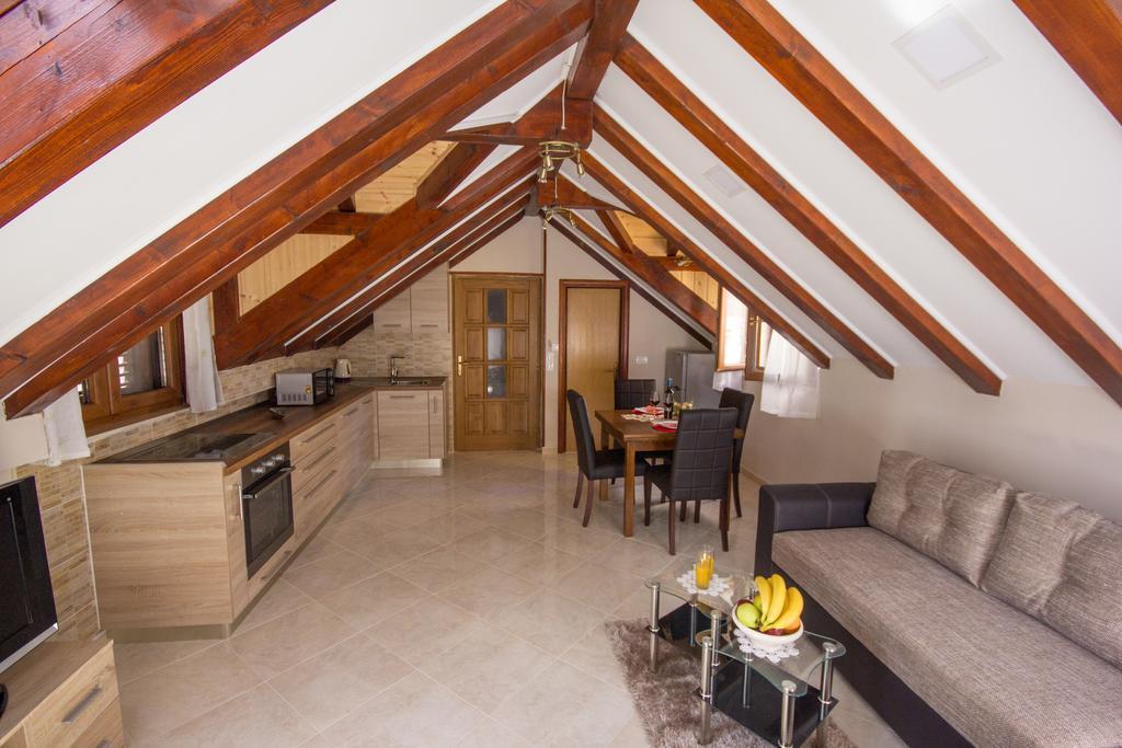 Apartment Niko Kastel Stari Kaštela Δωμάτιο φωτογραφία